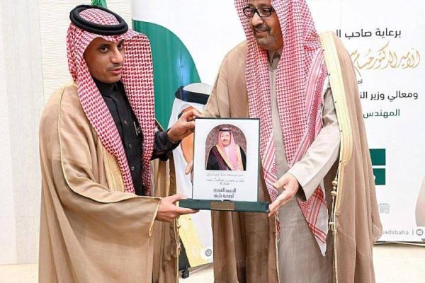أمير الباحة يدشن جمعيتي "طرق" و "لوجستي"