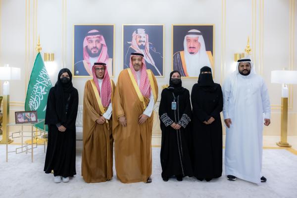أمير الباحة يطّلع على مبادرات جمعية “طرق” ويدشّن متجرها الإلكتروني للتبرعات