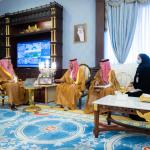 أمير الباحة يستعرض اعتماد الحساب الرسمي لجمعية طرق على منصة إحسان