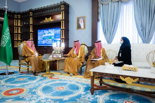 أمير الباحة يستعرض اعتماد الحساب الرسمي لجمعية طرق على منصة إحسان