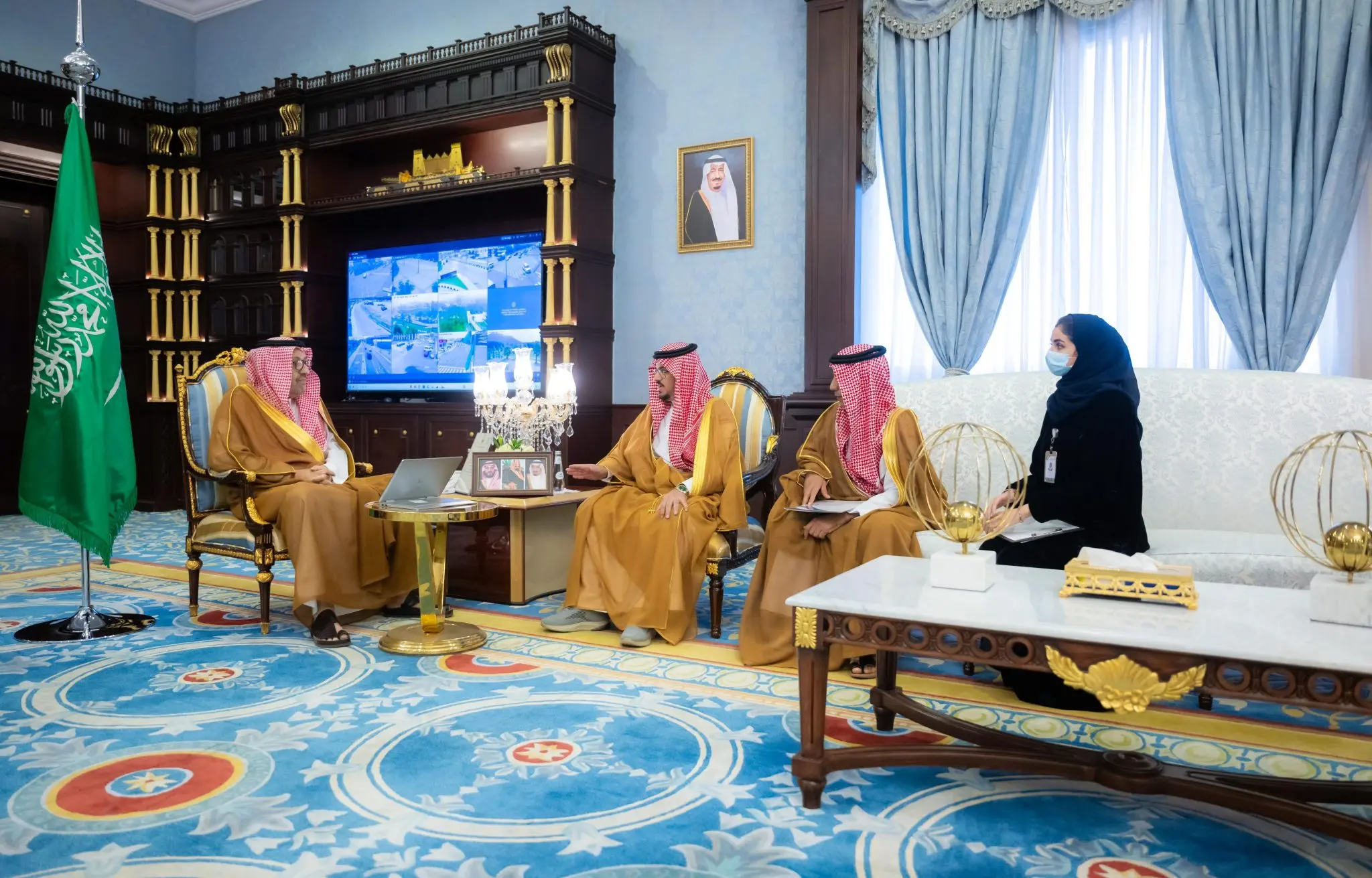 أمير الباحة يستعرض اعتماد الحساب الرسمي لجمعية طرق على منصة إحسان