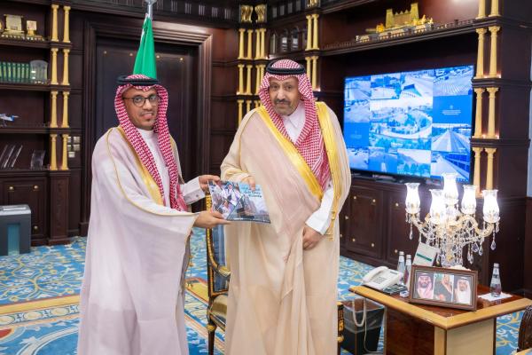 أمير الباحة يطّلع على تقرير مشاركة جمعية طرق في موسم حج هذا العام