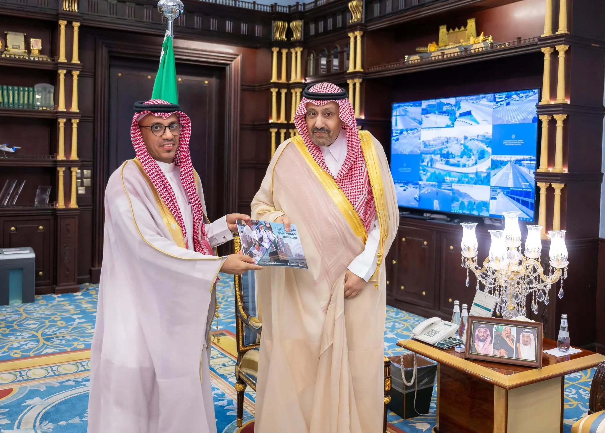 أمير الباحة يطّلع على تقرير مشاركة جمعية طرق في موسم حج هذا العام